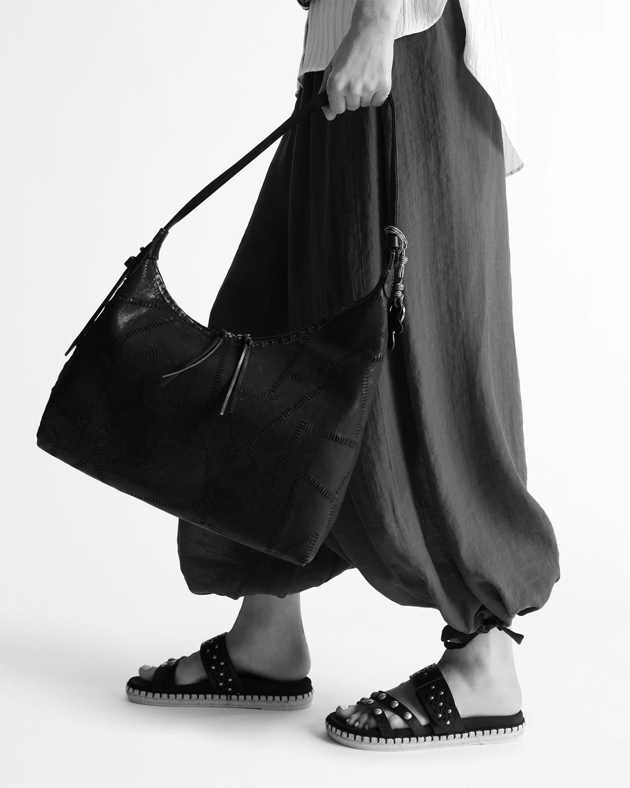 Simphony M Shoulder Bag