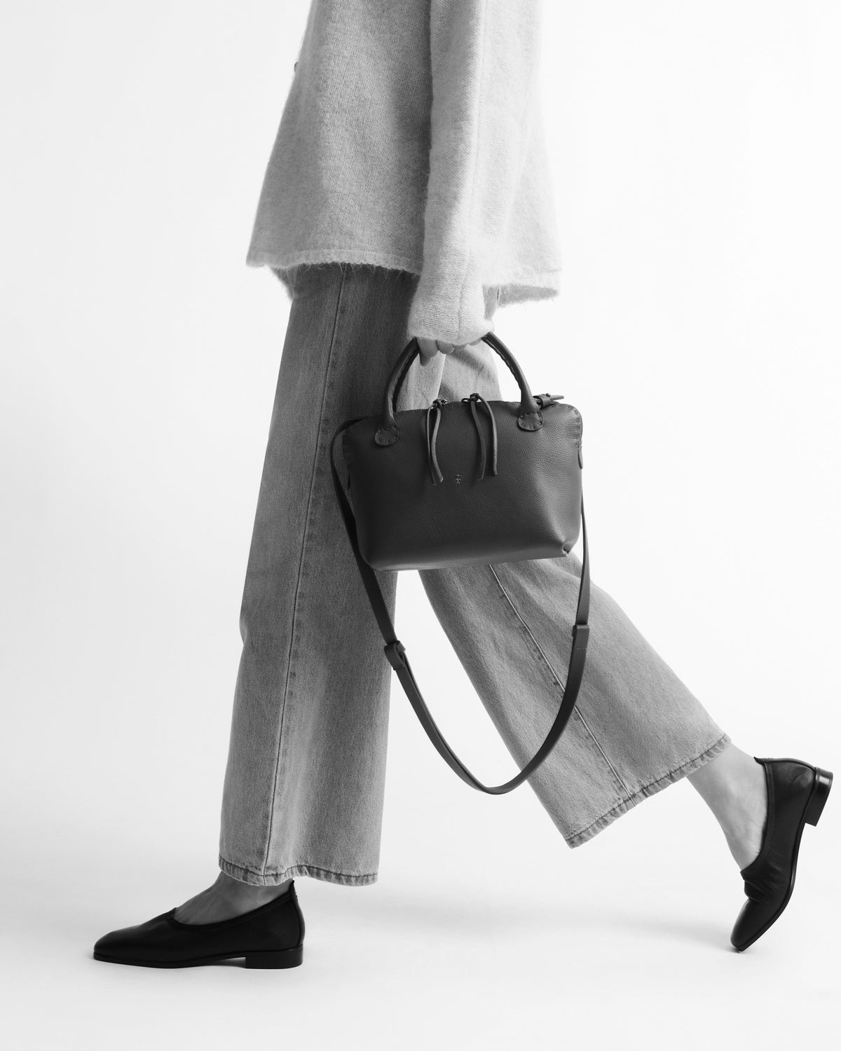 Imbuto Medium Leather Top-Handle