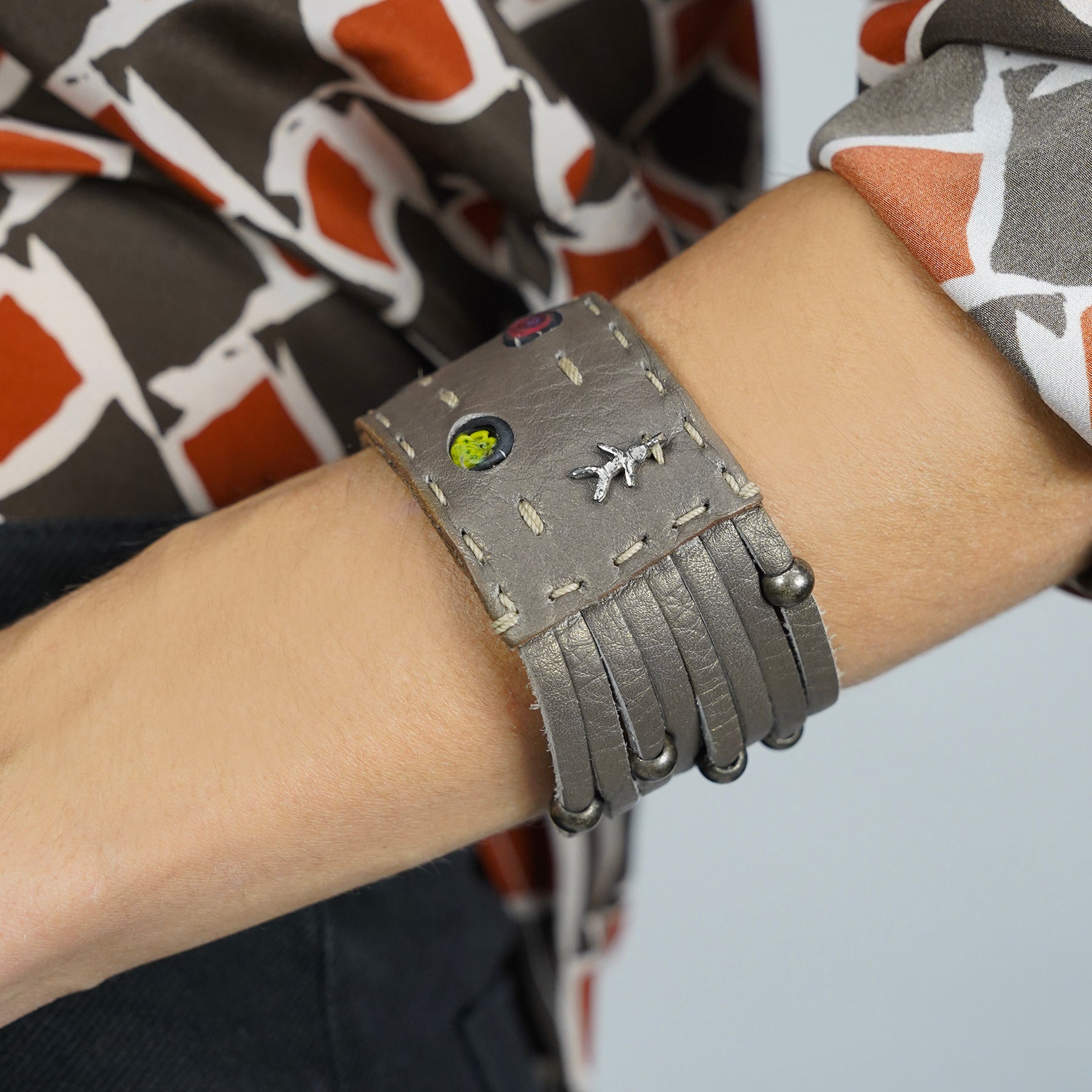 Cassiopea Cervo Gold Lead Grey