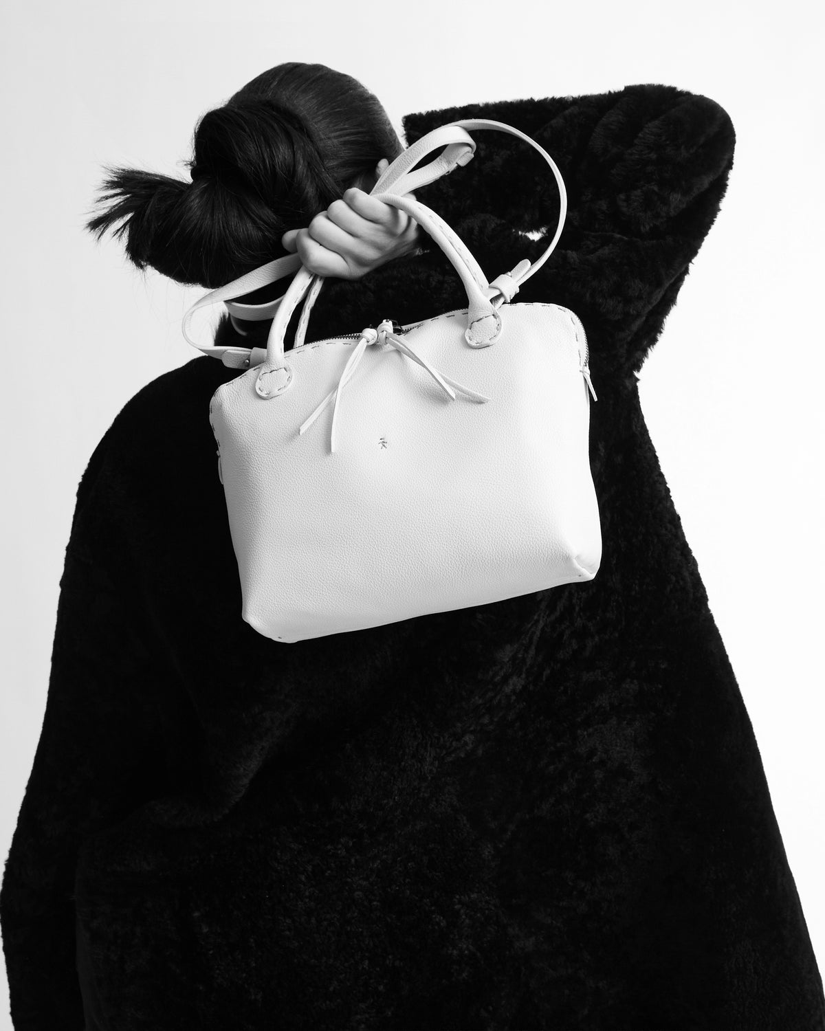 Imbuto Large Leather Top-Handle