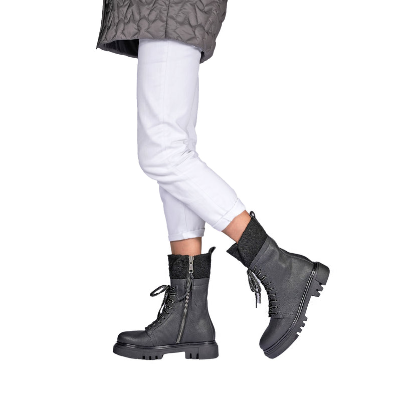 Combat Boot Martellato Curly Wool Black