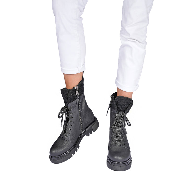 Combat Boot Martellato Curly Wool Black