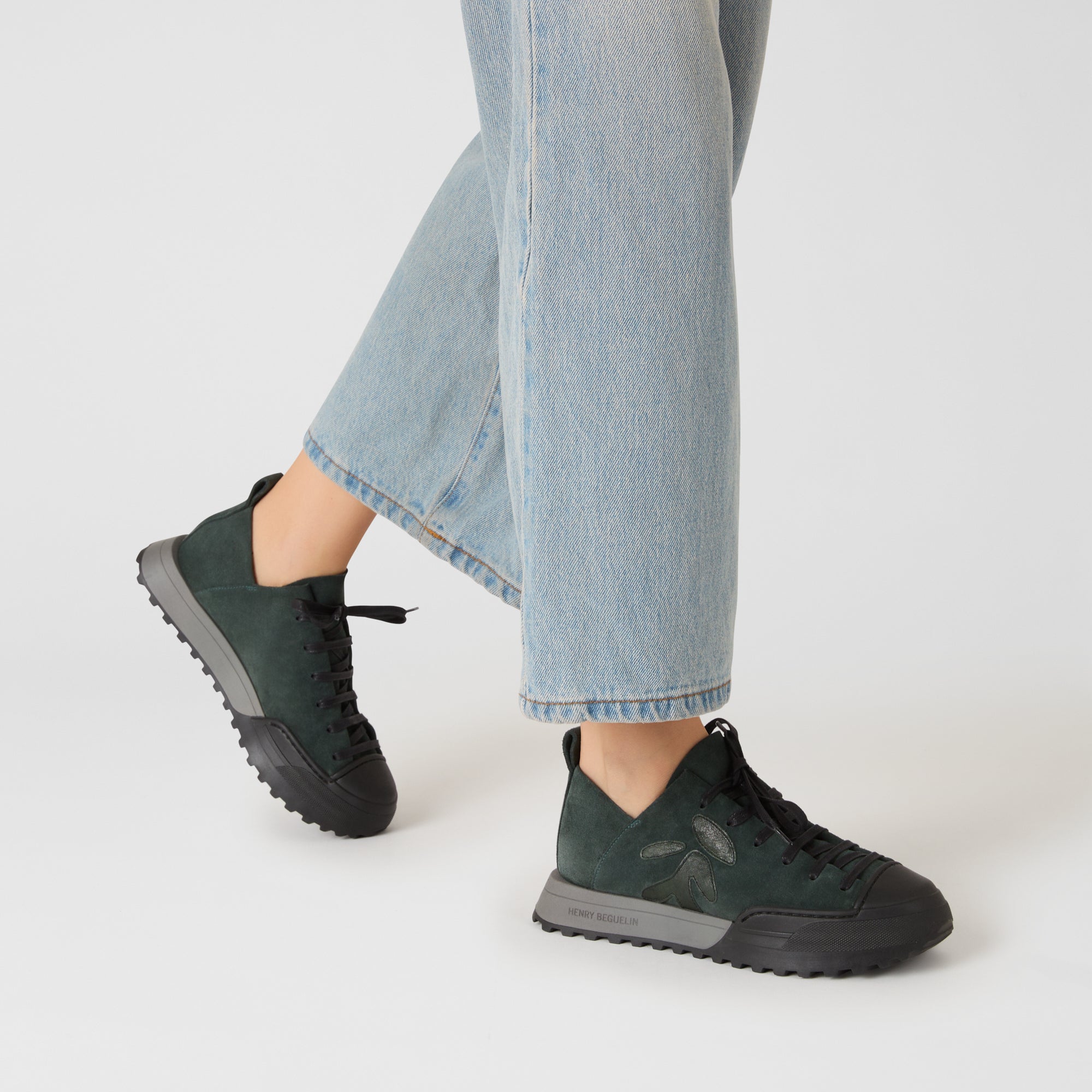 Sneaker in Camoscio 